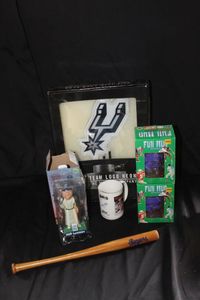 lot 190 image: Collectible Decorative Items
