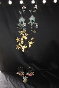 lot 197 image: Hummingbird Decor