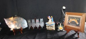 lot 201 image: Cat Decor Items