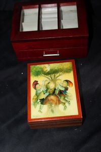 lot 225 image: Vintage Hummel Wooden music box and small jewelry box