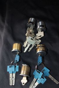 lot 266 image: Replacement cylinder locks with several keys