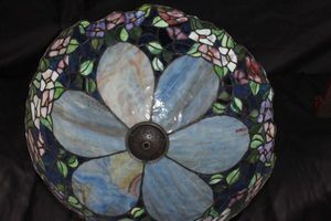 lot 11 image: Vintage Tiffany style lamp shade