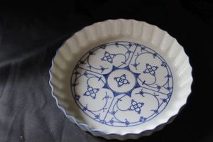 lot 274 image: Winterling Bavaria Strawflower Pattern Pie Pan with scalloped edges