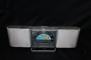 lot 286 image: CD a n d Radio  with detachable speakers