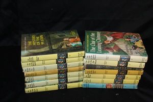 lot 292 image: Vintage Nancy Drew mystery books
