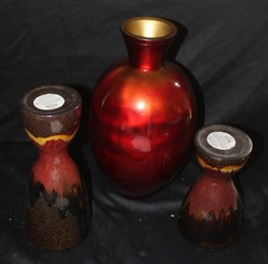 lot 295 image: Made in Spain decorative art glass vase plus