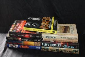 lot 306 image: Clive Cussler, Danielle Steele and other books