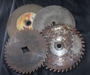 lot 323 image: Grinder wheels & saw blades
