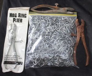 lot 328 image: Hog ring pliers and rings