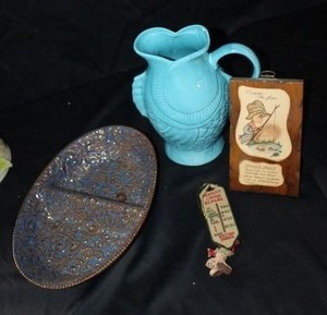 lot 343 image: Big mouth bass water pitcher, ash tray, plus