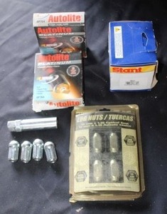 lot 389 image: Automotive parts, Stant, Autolite, Lug nuts