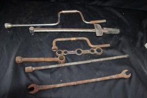lot 406 image: Vintage tools, hand drill, torque wrench, plus