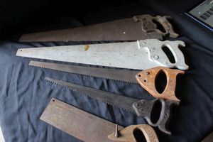 lot 407 image: Assorted hand saws