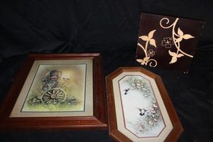 lot 409 image: Framed prints & decor art