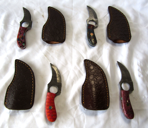 lot 20 image: NEW genuine Damascus steel blade knives with leather sheaths (Bid is times the quantity of 4)