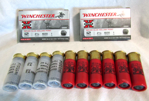 lot 44 image: 12 gauge shotgun ammunition, Winchester rifled slug hollow points 16 rounds & Fiocchi 7.5 shot 4 rounds