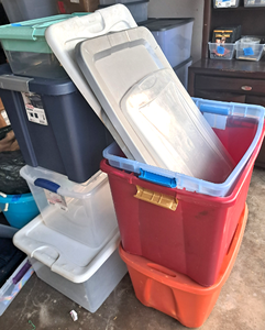 lot 98 image: 7 plastic storage totes with lids