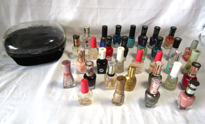 lot 120 image: Nail polish 33 bottles & nail dryer
