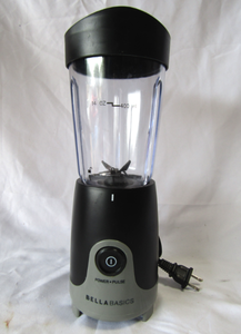 lot 145 image: Bella Basics personal blender