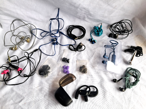 lot 109 image: Assorted ear buds, wired & wireless