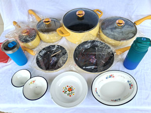 lot 117 image: Paula Deen Porcelain nonstick gourmet cookware pan set (Unused), plus