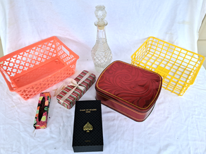 lot 102 image: Glass decanter, assorted baskets & boxes