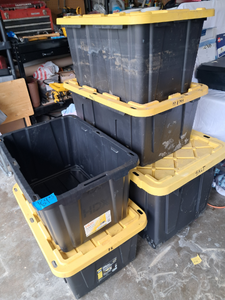 lot 169 image: HDX & Project source 27 gallon tough totes, 4 with lids (Bid is times the quantity of 5)