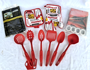 lot 152 image: Matching utensil and oven mitt set, two table cloth sets