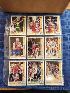 lot 15 image: Selection of 1991 Upper Deck basketball cards