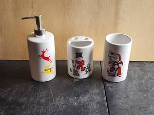 lot 205 image: Bathroom Christmas set