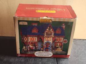 lot 209 image: Lemax Village Collection - Carnegie stable
