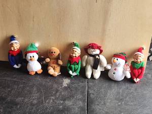 lot 222 image: Selection of TY Jingle Beanies and elfs