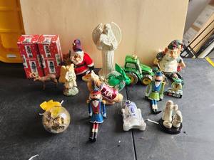lot 233 image: Selection of Collectible Christmas ornaments