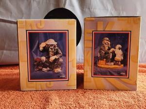 lot 184 image: Selection of 2 vintage collectible Emmett Kelly figurines in boxes