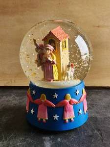 lot 230 image: Vintage Neiman Marcus Christmas 1982 retro musical waterglobe