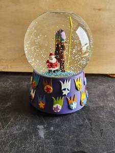 lot 231 image: Vintage Neiman Marcus Christmas 1980 retro musical waterglobe