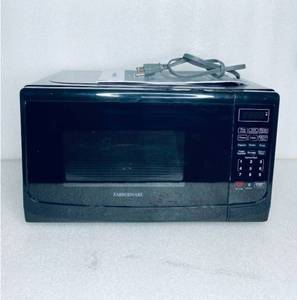lot 90 image: Farberware Countertop Microwave 0.7 Cubic Feet 700 Watt, FMO07ABTBKA, Black - In Condition As Shown - (READ) - 2nd Chance Lot