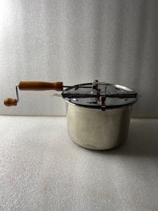 lot 91 image: Cook N Home Stainless Steel Stovetop Popcorn Popper, 6 Quart
