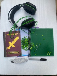 lot 98 image: Lot Of Electronics & Mindcraft  Accessories - In Condition As Shown