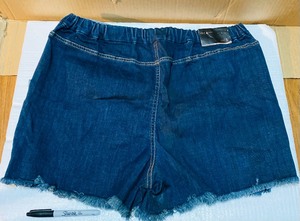 lot 152 image: New With Tags - One 5 One Size Large Short Pants - As Shown