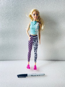 lot 171 image: Mattel Barbie Fashionistas Doll #158, Blonde Hair, Malibu Top & Leggings,�GRB50 - In Condition As Shown