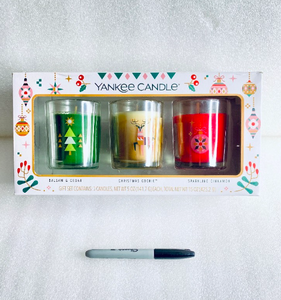 lot 210 image: Set Of 3 - New Yankee Candles Christmas Gift Set, 5 oz. Each - As Shown