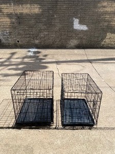 lot 225 image: Lot Of 2 - Black Pet Crates Kennels, Bigger Crate Approx. Dimensions 24.5 x 18 x 17 & Smaller Crate Approx. Dimensions 23 x 17 x 16 - In Condition As Shown