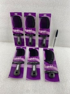 lot 258 image: Lot Of 6 - New Gold Magic Professional Rubber Grip Combs, Black - As Shown