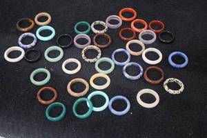 lot 31 image: Various Sizes of Gemstone Bands