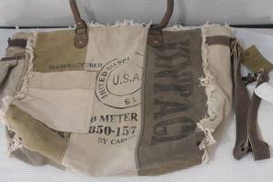 lot 42 image: New wTag Clea Ray Canvas Tote Bag 16x22