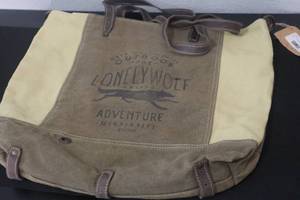 lot 45 image: New wtag Clea Ray Canvas Bag 18 x14
