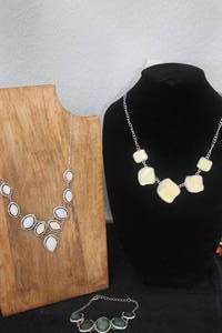 lot 21 image: Opalite Necklace and Jade Bracelet - 3 items
