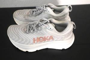 lot 92 image: Hoka Gaviota 5 - Size 8 - used good condition