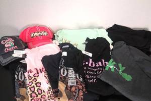 lot 98 image: Two new hats and Tshirts - 10 items.